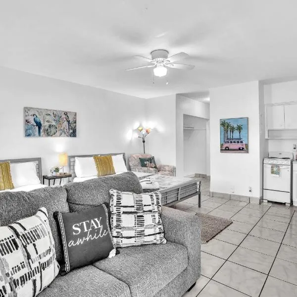 Studio Retreat With 2 Queen Beds Hollywood Blvd，位于好莱坞的酒店
