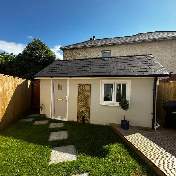 Peaceful southbourne studio - pets welcome, hotel in Bournemouth