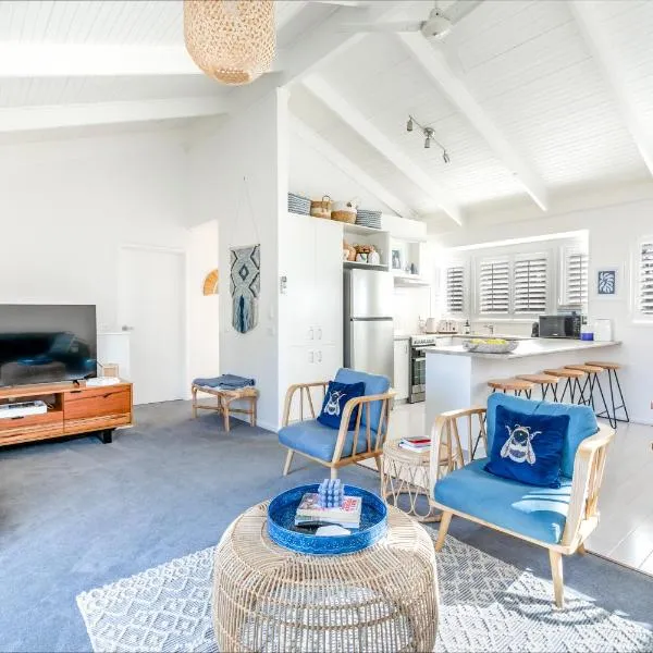 Stylish Beach House Retreat - Close to River & Shops, hôtel à Barwon Heads