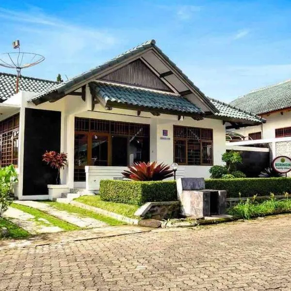 Puncak Villa Lotus D33, hotel i Cipanas