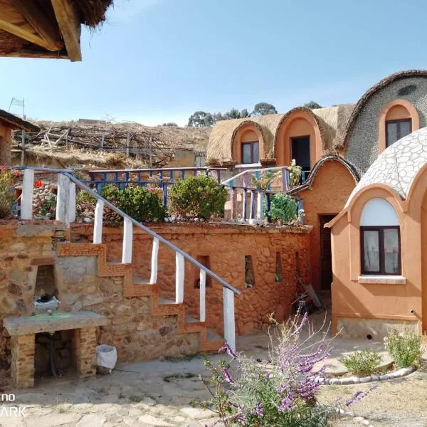 Hostal Qhana Pacha, hotel en Isla de la Luna