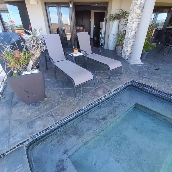 Whale Rock Guest House, hotel v destinaci Plettenberg Bay