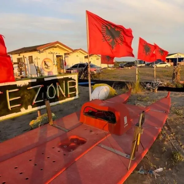 White Houses Complex, hotel in Fier