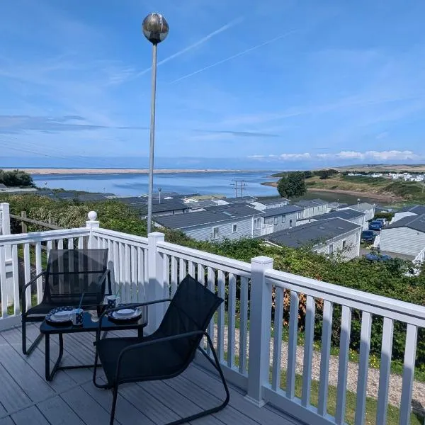 STUNNING CARAVAN with PANORAMIC VIEWS WEYMOUTH LITTLESEA HAVEN, hotel v destinaci Weymouth