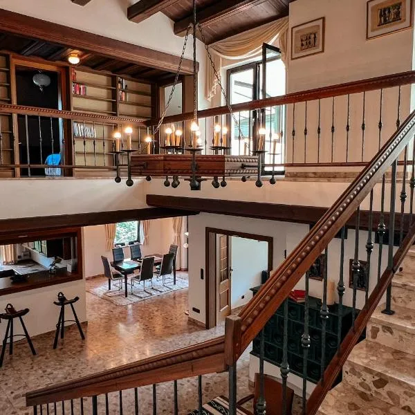 Big quiet Villa with garden and pool, hotel ve Vídni