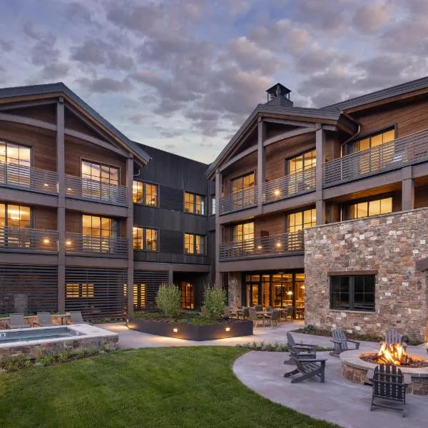 The Rusty Parrot Lodge and Spa, hotel in Jackson