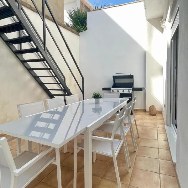 UIM Mediterraneo CASA Gomez Ferrer Wifi, hotel in Puerto de Sagunto