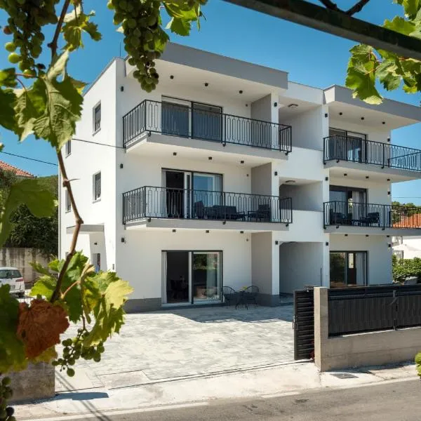 Luxury apartments Nicole, Hotel in Trogir