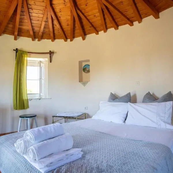 Windmill for Two near Skala Eressos, hotel v destinaci Eresós