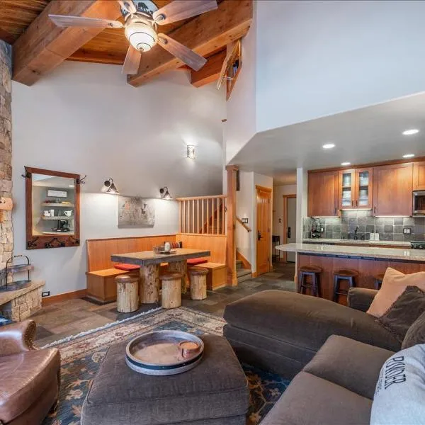 Cozy Northstar Village Condo Walk to Lifts 2 Full BA Excellent Location, ξενοδοχείο σε Truckee