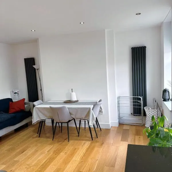 3 Bed 2 Bath Apartment Near Greenwich Park 6 guests maximum, hotel in London