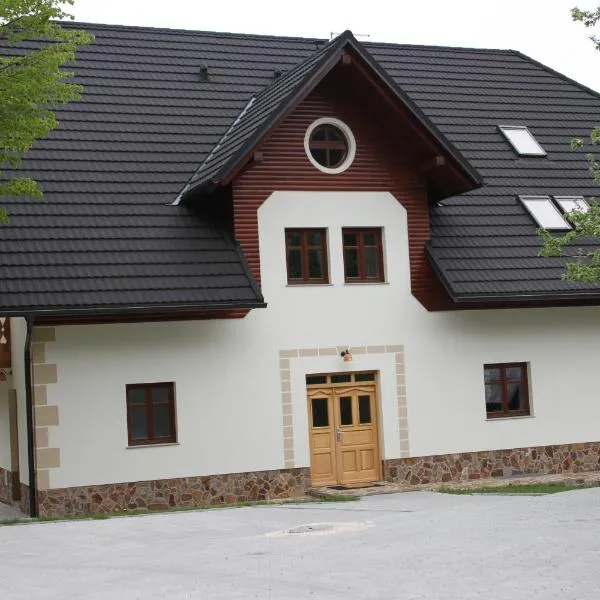 Farmstay Hiša Pečovnik, hotel in Luče
