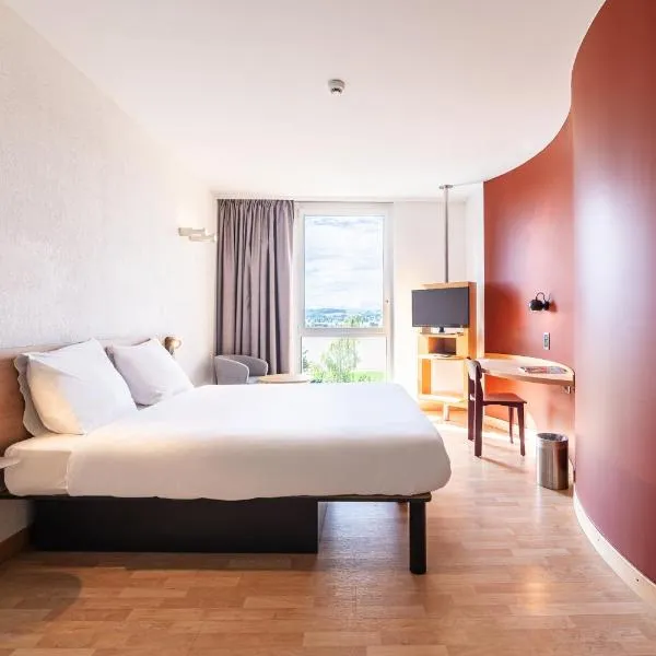 B&B HOTEL Lully 3 Lakes，位于滨湖埃斯塔瓦耶的酒店