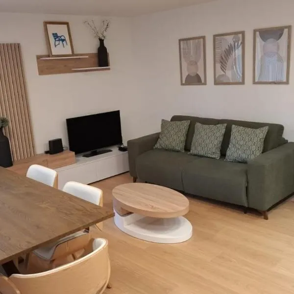 Historic Bright and Beautiful Apartment in Old Nice with Castle Hill View, hotel en Niza