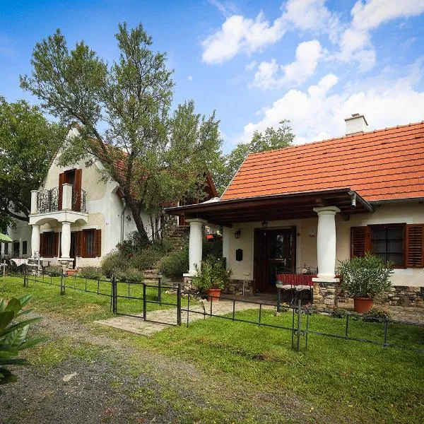 Káli Borház - Nyaralóházak, hotel in Köveskál