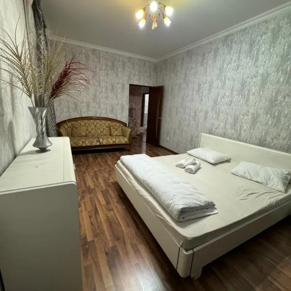 Трехкомнатная просторная квартира 137 кв центре возле ТЦ Infinity Mall, hotel v destinaci Atyraū