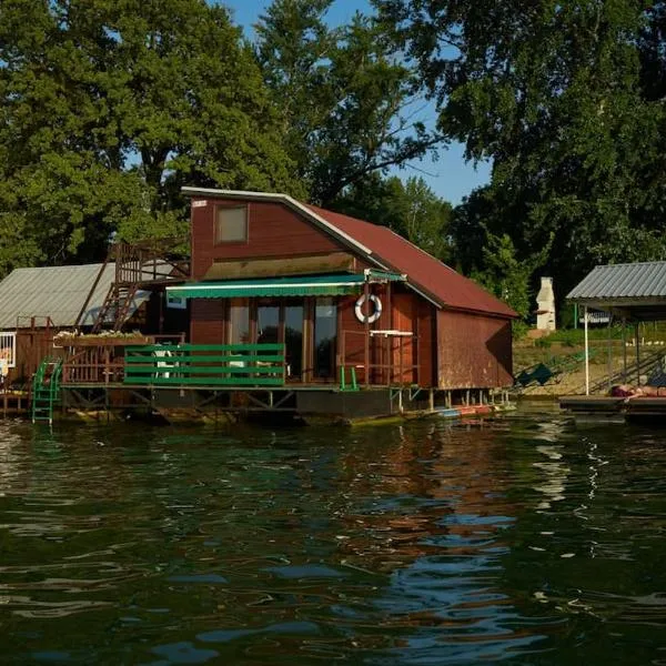 Homey house boat, great location, hotel en Ada Ciganlija