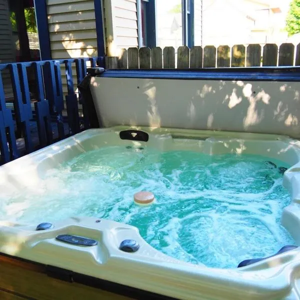 Restoration - Private Spa And Great Location!, hotel in Frankfort