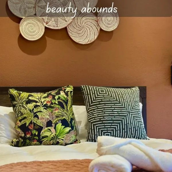 Country Lane Farm lodge، فندق في كرادوك