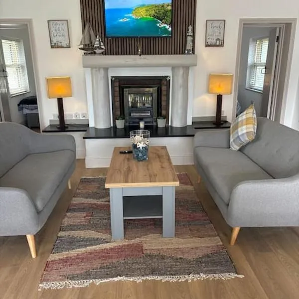 Beautiful Seaside Cottage Wicklow town, Hotel in Wicklow