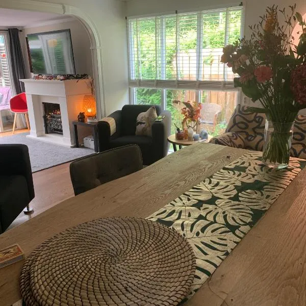 Gezellige ruime Cottage, privé, 2 slaapkamers, hond welkom!, hotel in Hattemerbroek