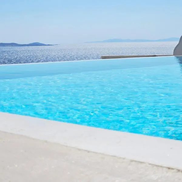 ELLI TROPiCAL LUXURY SUITES SUNSET-INFINITY POOL- SEA SIDE-NEAR CENTER PARKING, hotel ve městě Mykonosu