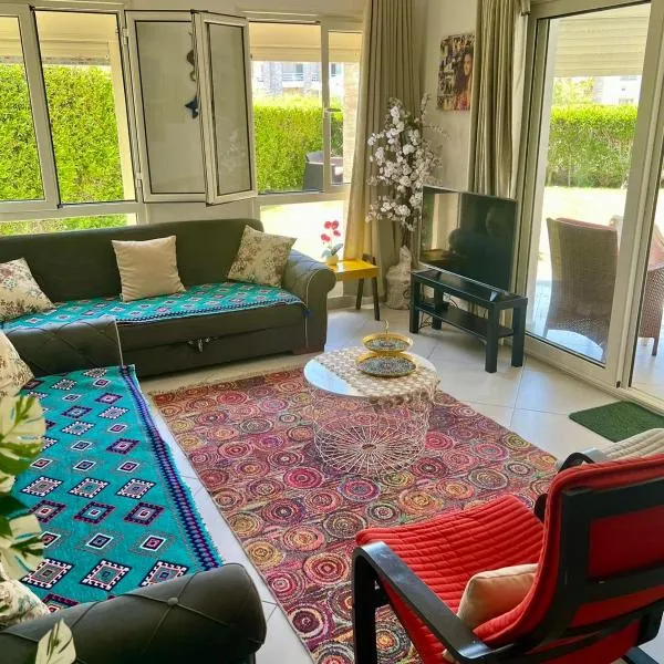 Amwaj North Coast Chalet with a Garden、エル・アラメインのホテル