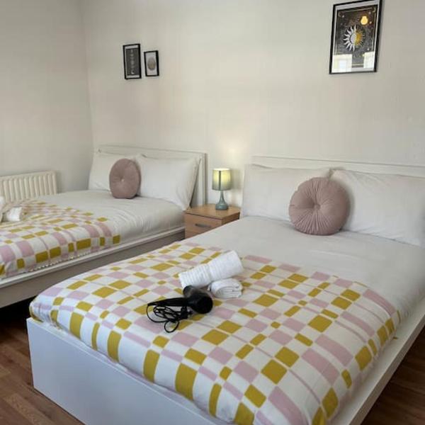 Lovely 4 Bedroom Spacious House in Camden Town-Central London, London