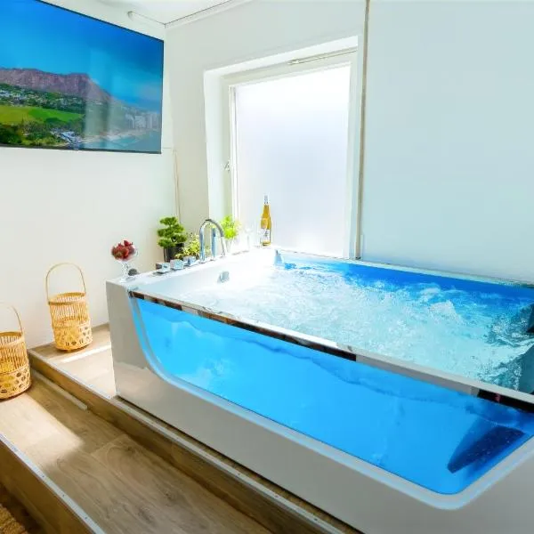 THE BIG MÜNSTER für bis zu 12, Whirlpool, Sauna, zentral, Tischfußball, Balkon, Gasgrill, Hotel in Ulm