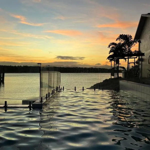 Lucinda Cove Resort, hotel en Lucinda