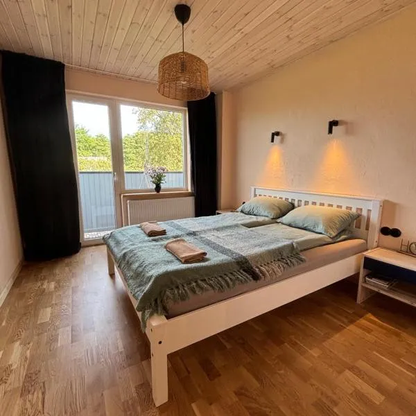 Cozy city apartments in Roja with free parking, מלון ברוג'ה