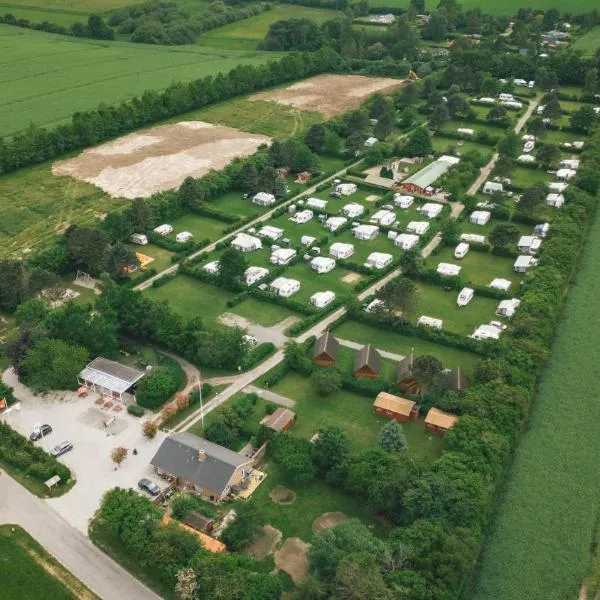 Feriebyens Camping, hotel v destinaci Rødvig