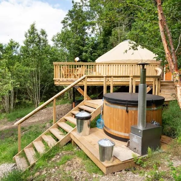 Yurtshire Eavestone Lake - Beech, hotel in Ripon