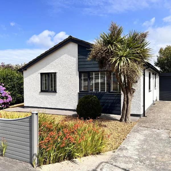 Stylish Coastal 2 Bedroom Bungalow, hotel v destinaci Holyhead