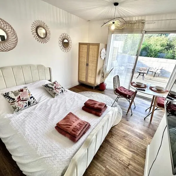 Ty Ne Hue, Charmant Studio avec extérieur clos et Parking, hotel din Saint-Avé