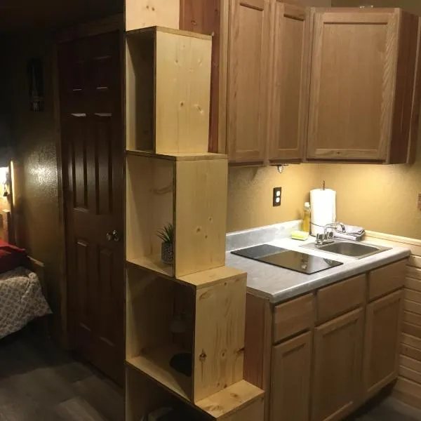 Cabin 2 Brand new Rental car available, Hotel in Custer