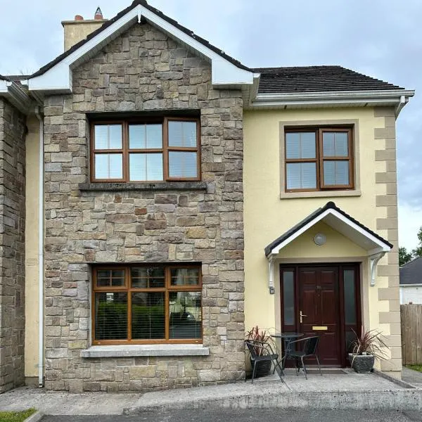 Home near the River Shannon, hotel v destinaci Rooskey