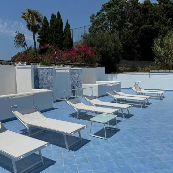 Omare Apartments, hotel v Ischii