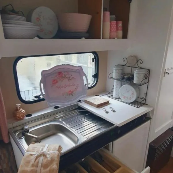 übernachtung in unserem Wohnwagen: Gračac şehrinde bir otel