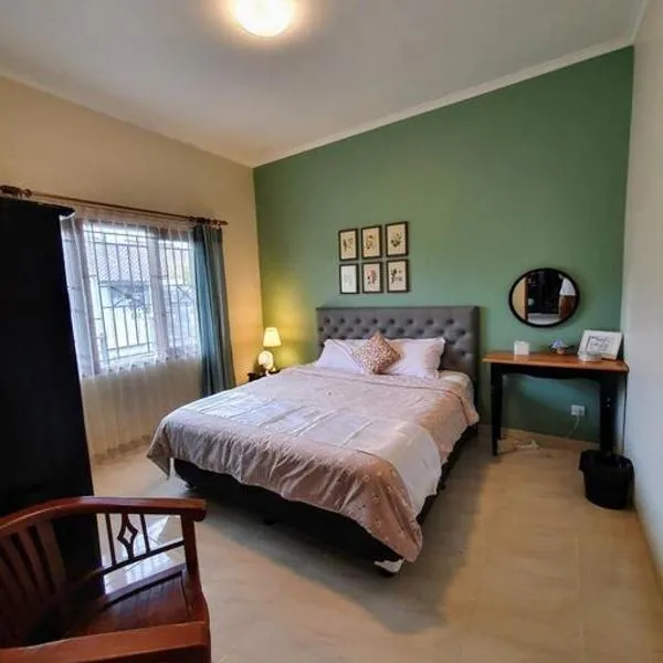 Cottonwood Villa Grandma's 3BR 10pax Wi-Fi BBQ, hotel di Lembang