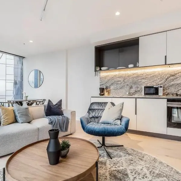 Vibrant & Lively Condo with Stunning City Views, hotel in Melbourne