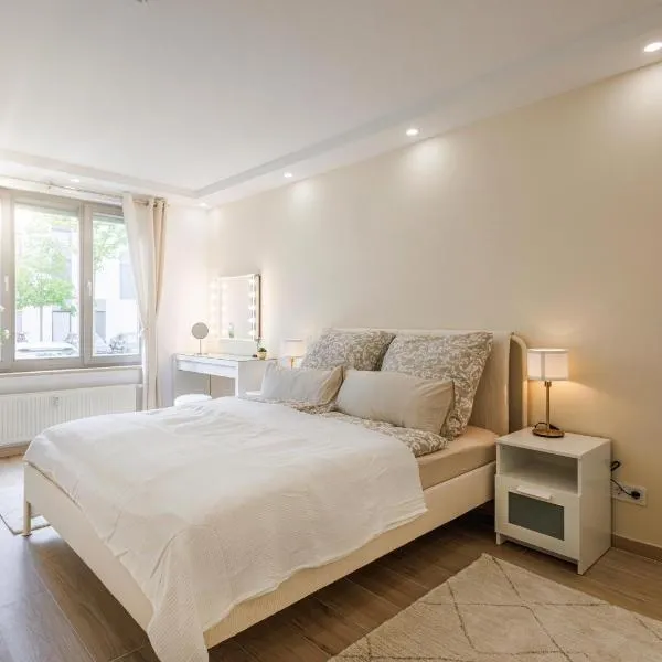 Schöne Wohnung mit Terrasse Nähe Airport, hotel v destinaci Schönefeld