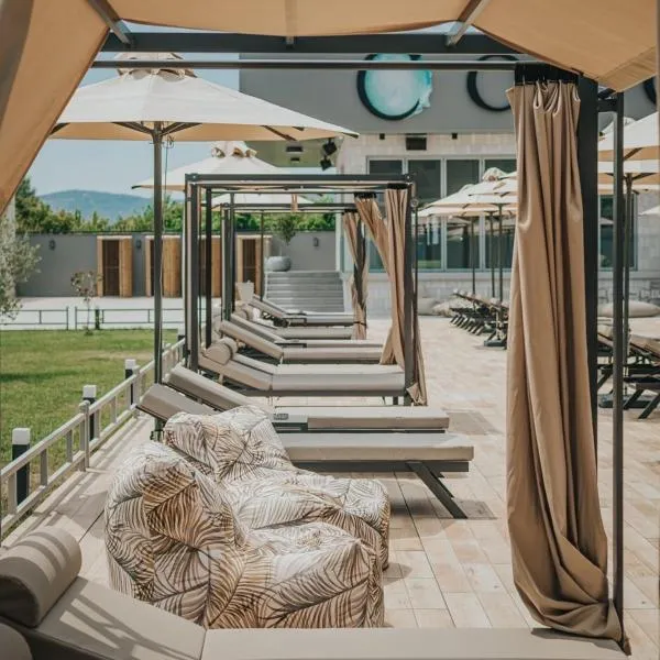 Coconut Hotel And Pool, hotel en Gevgelija