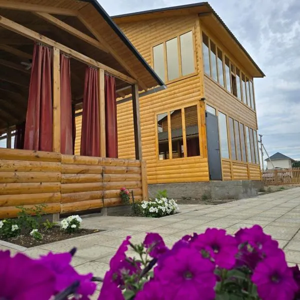 Wood House 2, hôtel à Bosteri