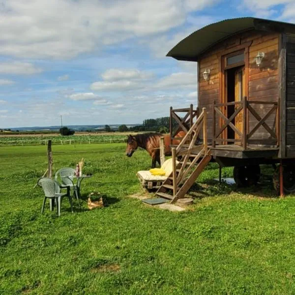 Roulotte de la Ferme Les Chenevières, hotel i Villers-devant-Mouzon