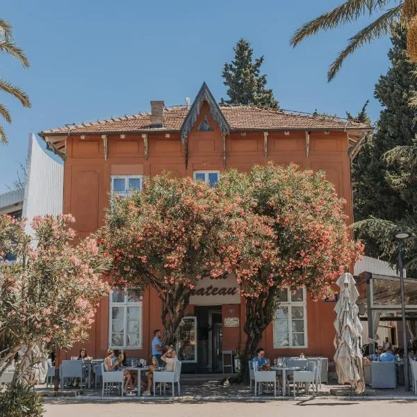 Le Petit Chateau, hotel in Bar