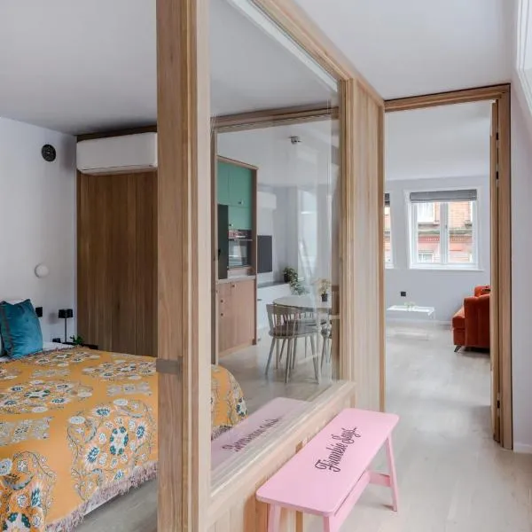 Casa Emilio - Soho - by Frankie Says, hotel i London