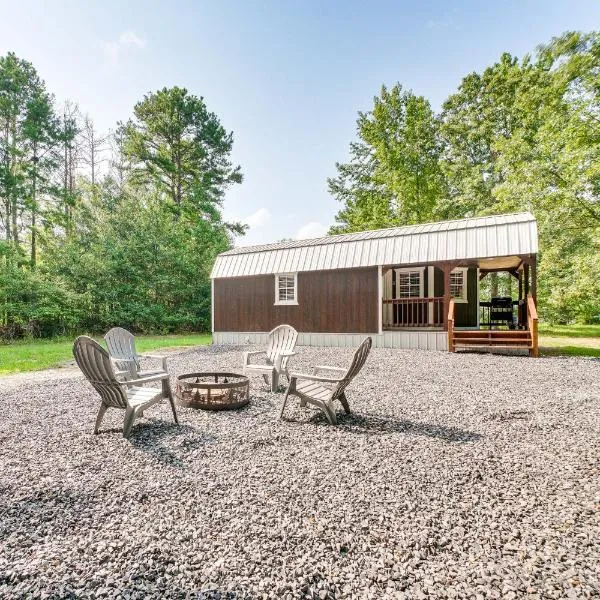 Couples Cabin in Broken Bow about 5 Mi to Downtown!, hotel in Broken Bow