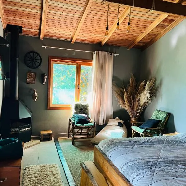 Quarto/suíte com lareira, hotel in São Miguel da Serra