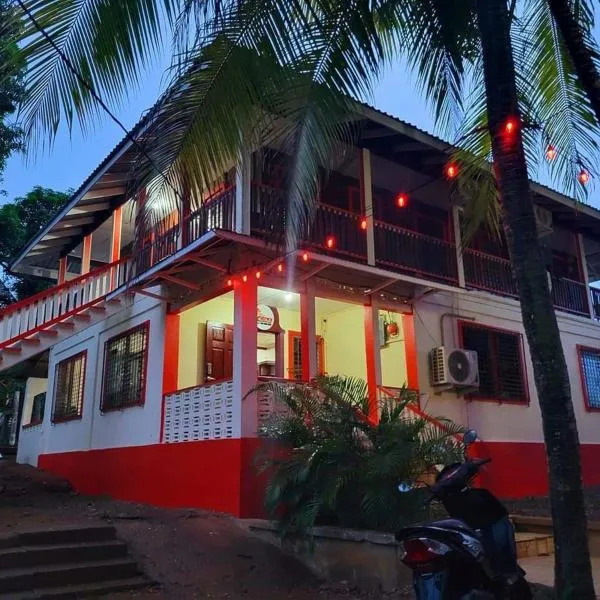 Fenix Hotel & Hostel, hôtel à Utila